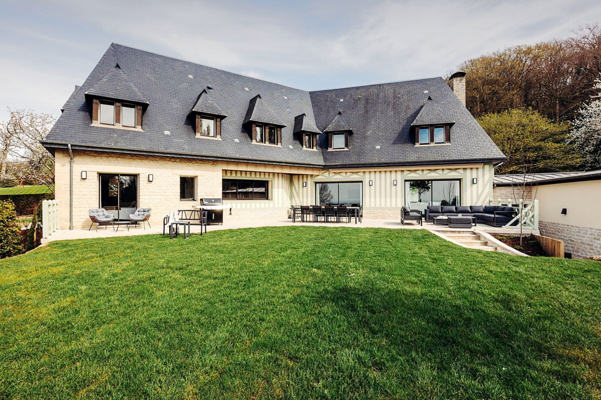 The Holisty villa in Villerville, half-timbered facade and park lawn, garden side