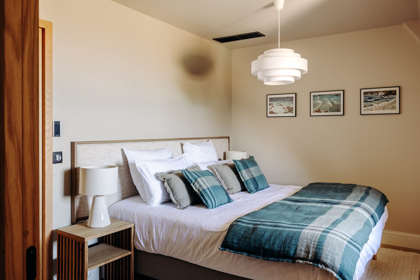 Suite 2 de la villa Holisty, au premier étage, lit king size