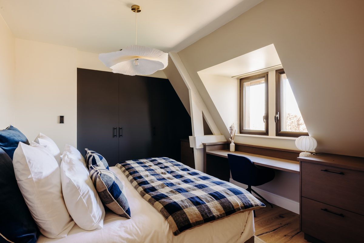 Suite 3 of the Holisty villa, on the first floor, desk under the window