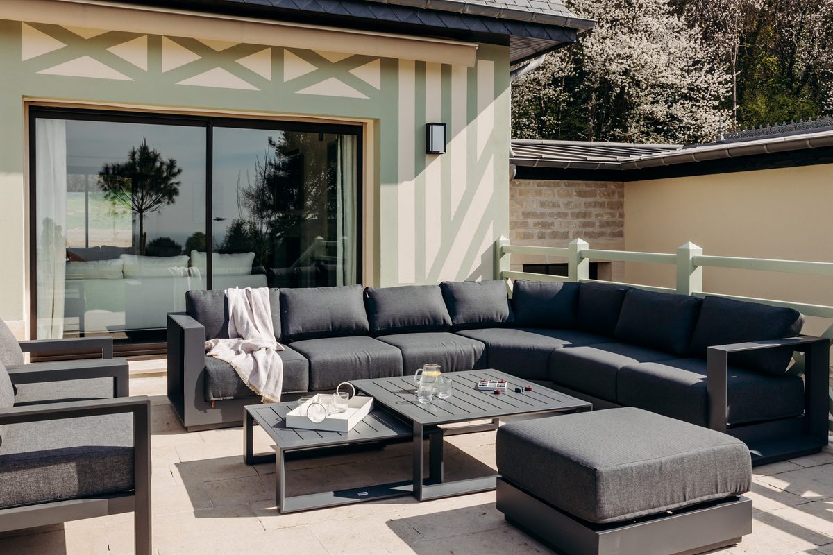 The Holisty villa's terrace with its outdoor sofas, facing the park